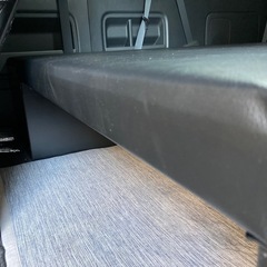 ハイエースワゴン　ベッドキット　黒レザー　分割可の画像