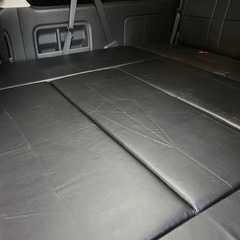 ハイエースワゴン　ベッドキット　黒レザー　分割可の画像