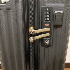 お値下げしました！【新品未使用】スーツケース キャリーケース Sサイズ カップホルダー付き TSAロック搭載 軽量 機内持込み可 黒 ブラック 41Lの画像