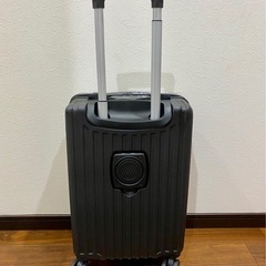 お値下げしました！【新品未使用】スーツケース キャリーケース Sサイズ カップホルダー付き TSAロック搭載 軽量 機内持込み可 黒 ブラック 41Lの画像