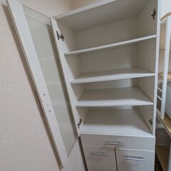 【無料】食器棚の画像