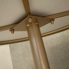 大理石カフェテーブルの画像