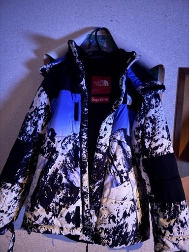 ノースフェイスとsupremeのコラボダウンジャケット