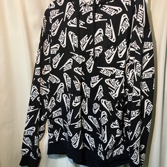 NIKE ナイキ　パーカー　かっこいい‼️です。イケメンの方、ど...