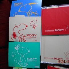 スヌーピー紙製A4・2つ穴用ファイル5色セット。