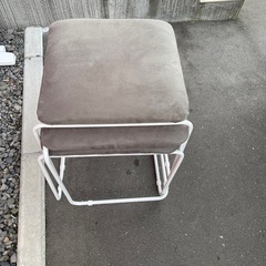 急募　重ねて収納椅子