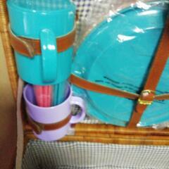 ピクニック 食器セット 4人前 未使用籠付きの画像