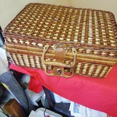 ピクニック 食器セット 4人前 未使用籠付きの画像