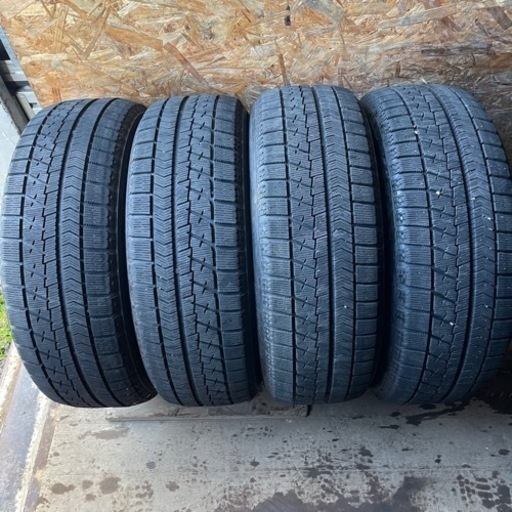 バリ山　BRIDGESTONE ブリヂストン　ブリジストン　VRX 215/60R17 スタッドレス　タイヤ　2017年〜2018年製　17インチ