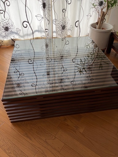 オシャレなローテブル　天板ガラス　