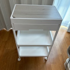 プラスチック製　ワゴン