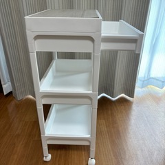 プラスチック製　ワゴンの画像