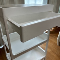 プラスチック製　ワゴンの画像