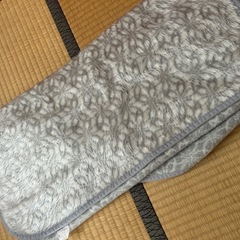 中古　薄手のかけ毛布