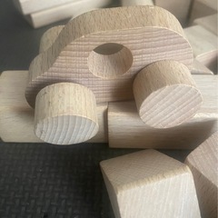 値下げ中　木でできたつみき　　車のつみき入り の画像