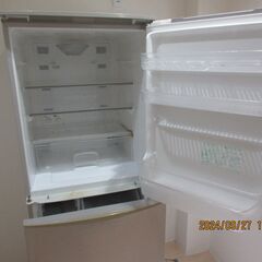 ＳＨＡＲＰ　２０１１年製　冷蔵庫　ＳＪ－ＷＡ３５ＴＳ　お引き取り可能な方譲りますの画像