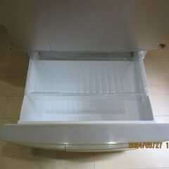 ＳＨＡＲＰ　２０１１年製　冷蔵庫　ＳＪ－ＷＡ３５ＴＳ　お引き取り可能な方譲りますの画像