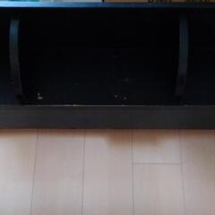 黒のセミダブルのローベッドの枠の画像
