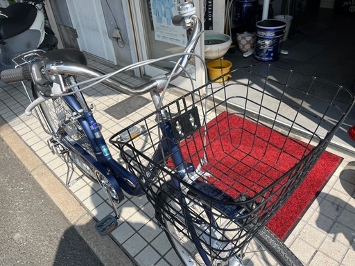 マットブルーの26インチ のママチャリ