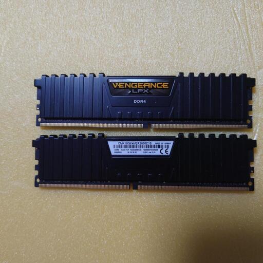 コルセア製。PCメモリ。CMK.16GX4M2A2666C16