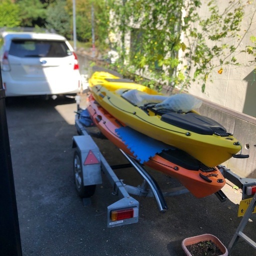 カヌー2艇とトレーラー