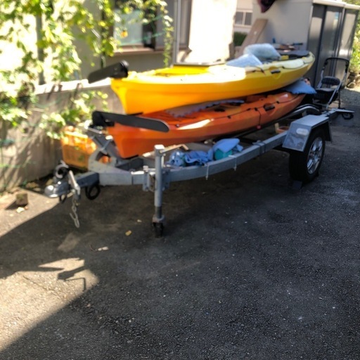 カヌー2艇とトレーラー