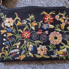 スパンコール刺繍ショルダーポーチの画像