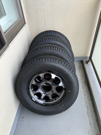 215/70R16 100Q ホイール　スタッドレスタイヤ　2023年製