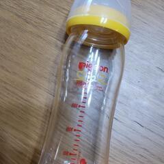 哺乳瓶の画像