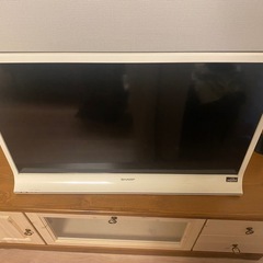 SHARP32型　　フチ白　液晶テレビ