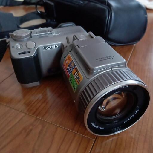 《？骨董品？》ソニーデジカメDSC-F707〜スタイリッシュですよ！