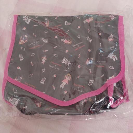 ★新品未使用　ペコちゃん　CECIL McBEE　コラボ　トラベルポーチ★