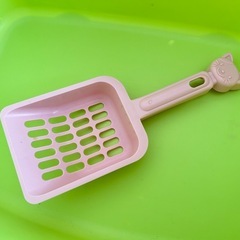 中古 ペット用品 猫ちゃんのトイレ スコップ
の画像