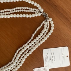 4連パール風　ロングネックレス　結婚式　パーティ　イベント　ハロウィンの画像