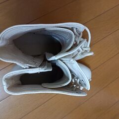 ホワイトブーツの画像