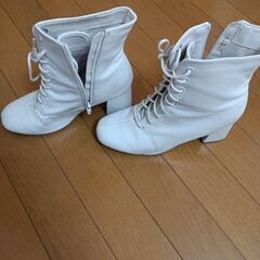 ホワイトブーツの画像