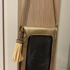ケータイ操作できるポシェットの画像
