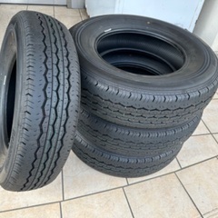 ハイエース純正夏タイヤ4本の画像