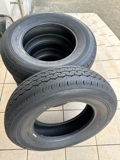 ハイエース純正夏タイヤ4本