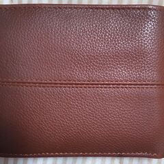 【早い者勝ち！    最終値下げ    新品同様　半額以下の破格値に】二つ折り財布 メンズ 牛革（長く使えます）※定価5,500円を半額以下の2,000円で！の画像