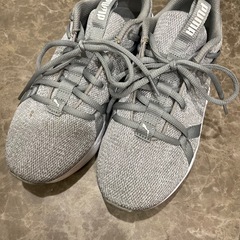 PUMAスニーカー23cm