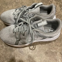 PUMAスニーカー23cmの画像