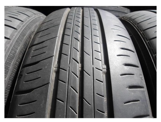 車のタイヤ4本セット