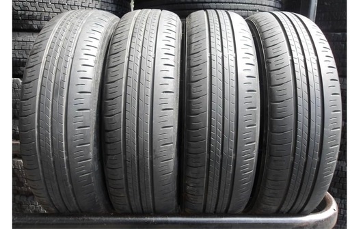 車のタイヤ4本セット