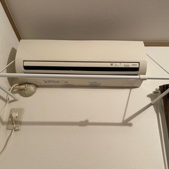 　室内物干し　
伸縮式エアコンハンガーの画像
