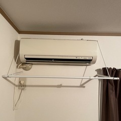 　室内物干し　
伸縮式エアコンハンガーの画像