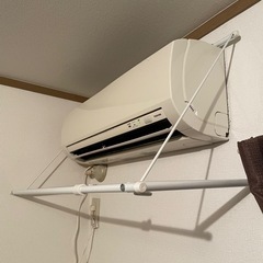 　室内物干し　
伸縮式エアコンハンガーの画像