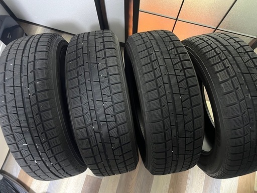 『最終値下げ』ヨコハマタイヤ　スタッドレスタイヤ　7部山　アイスガード　215/60/17