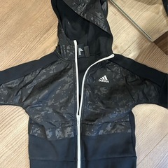 アディダス　パーカーの画像