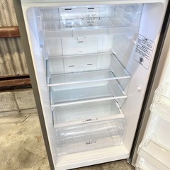 ご成約済み🐶　設置まで‼️ Hisense 大きめ2ドア冷蔵庫 227L✨ ダークシルバー⛓️の画像